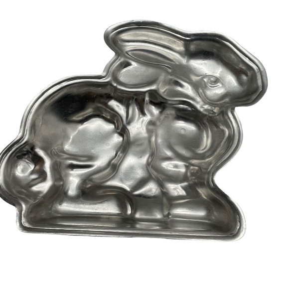 Nordic Ware 3D Aluminum Stand Up Rabbit Cake Pan Easter Bunny Vintage Inspired - Picture 9 of 12